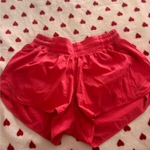 lululemon hotty hot 2.5 inch shorts
